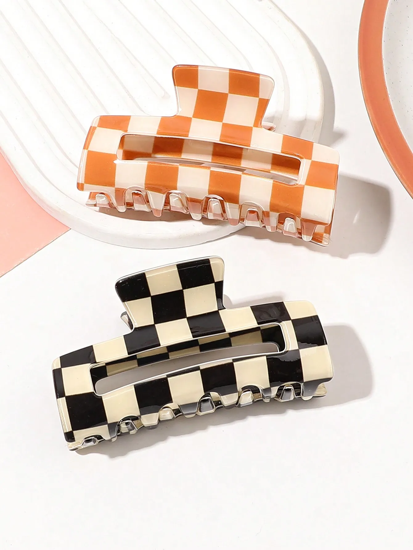 2 Stück schwarz orange karierte Haarklammern, mittlere Kieferklammer, Y2K-Haarspangen für Frauen, starker Halt, Haarklemme, Haar-Accessoires – Detail 1