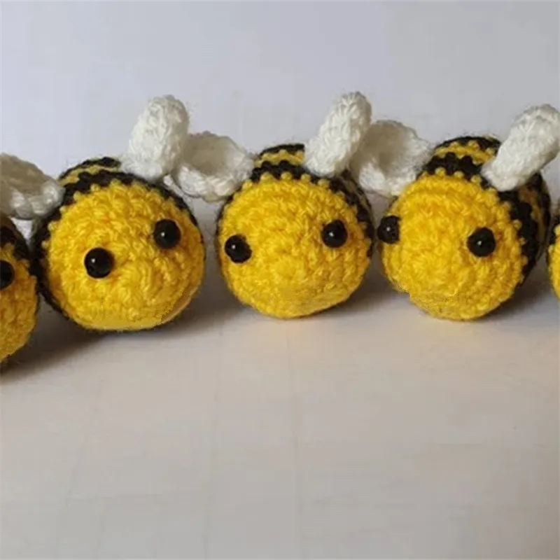 Novelty and Cute Knitting Bee keychain Weird keychain Fashionable and Novel Party Jewelry Suitable for Women To Give Her Gifts