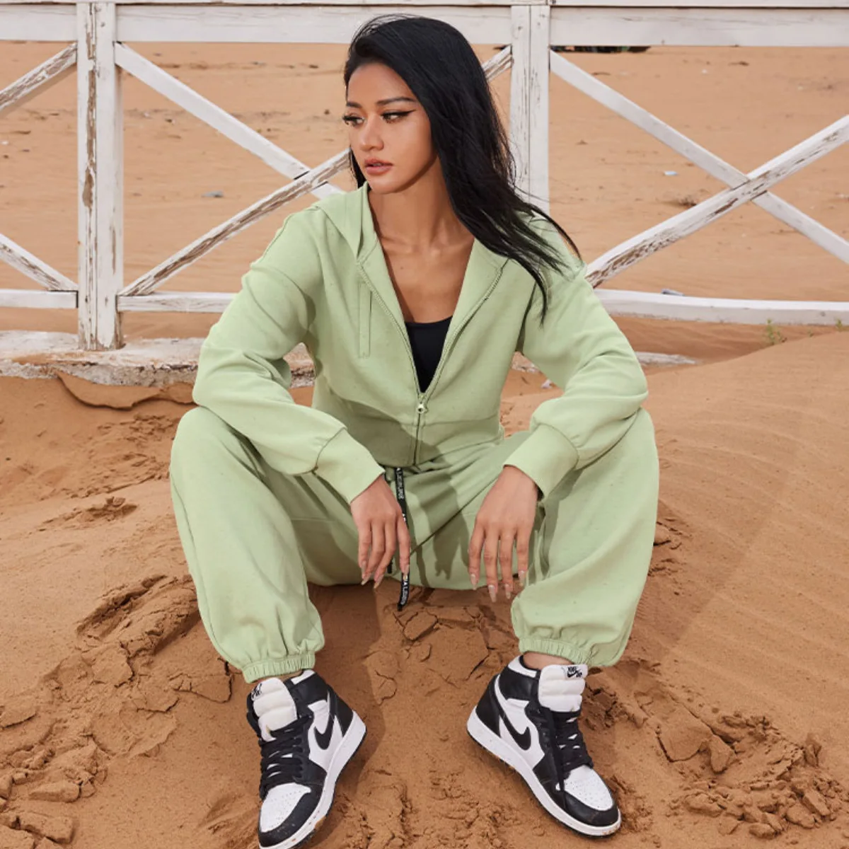 

Autumn Winter Women's Sportswear Hoodie Jaet Pants Set Long Sve Zipper Closure Polyester Casual Faion Outfit