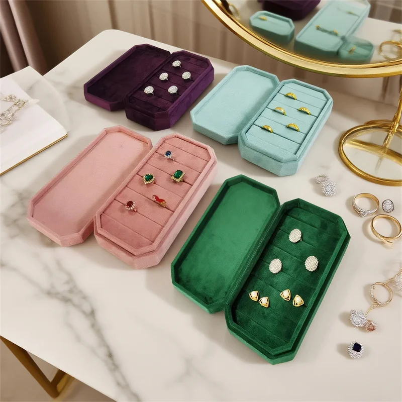 Wielokomorowa aksamitna taca ekspozycyjna na biżuterię - Ośmiokątny organizer na pierścionki i kolczyki na blat