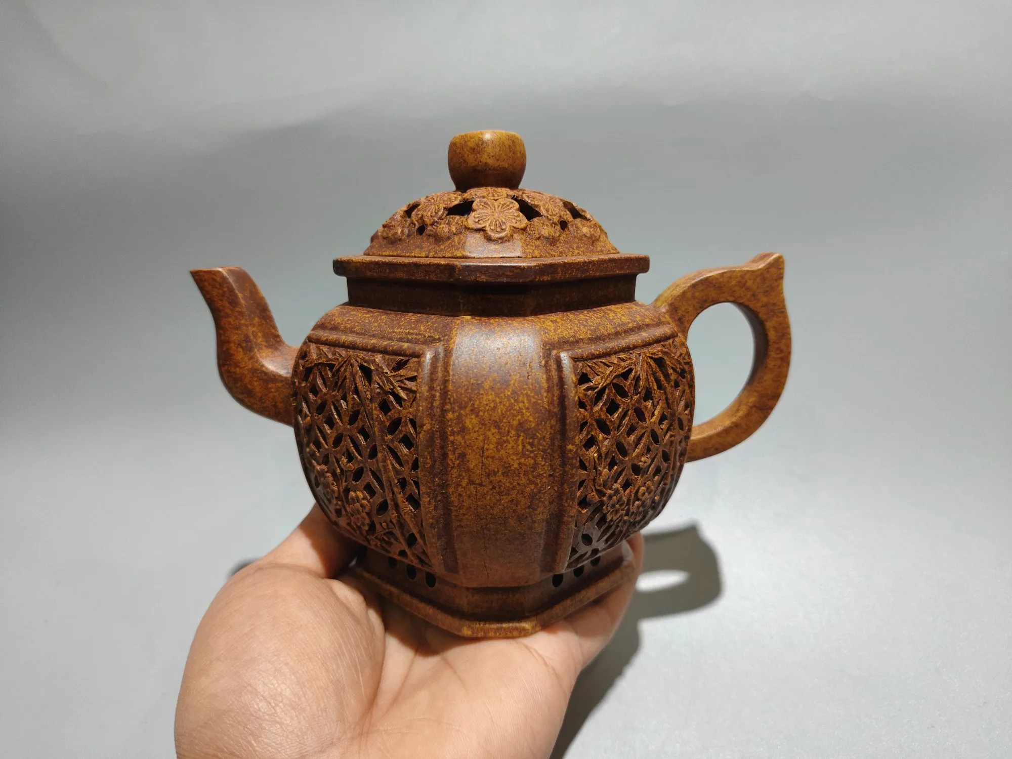 Yixing Purple Clay Teapot Huangduan Mud Kiln discoloration Relief hollow out Bamboo leaf pattern Kettle Teapot Flagon Ornaments