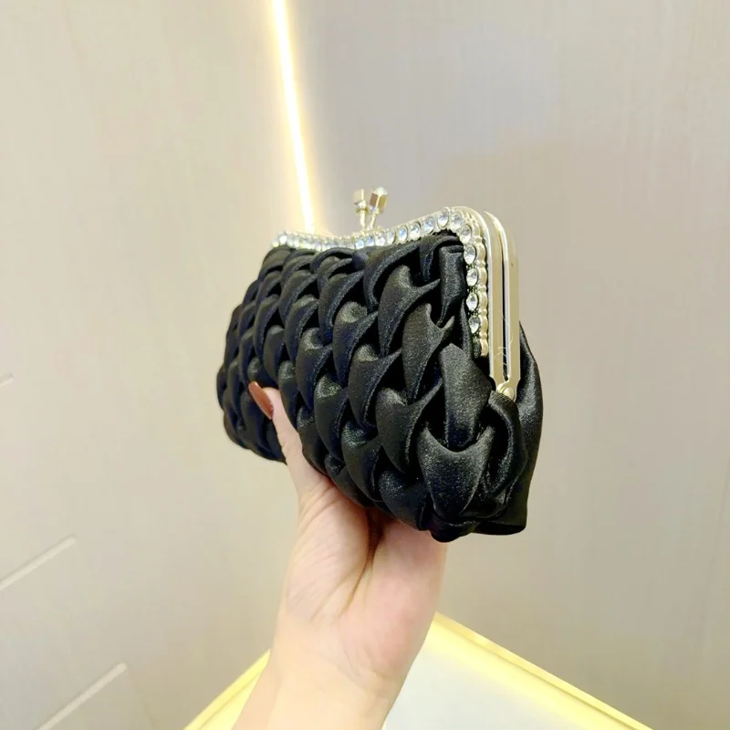 Chic Design Rhinestoneผ้าไหมซาตินพื้นผิวกระเป๋าถือคลัทช์กระเป๋าแฟชั่นจีบCloudรูปผู้หญิงไหล่Crossbodyกระเป๋า