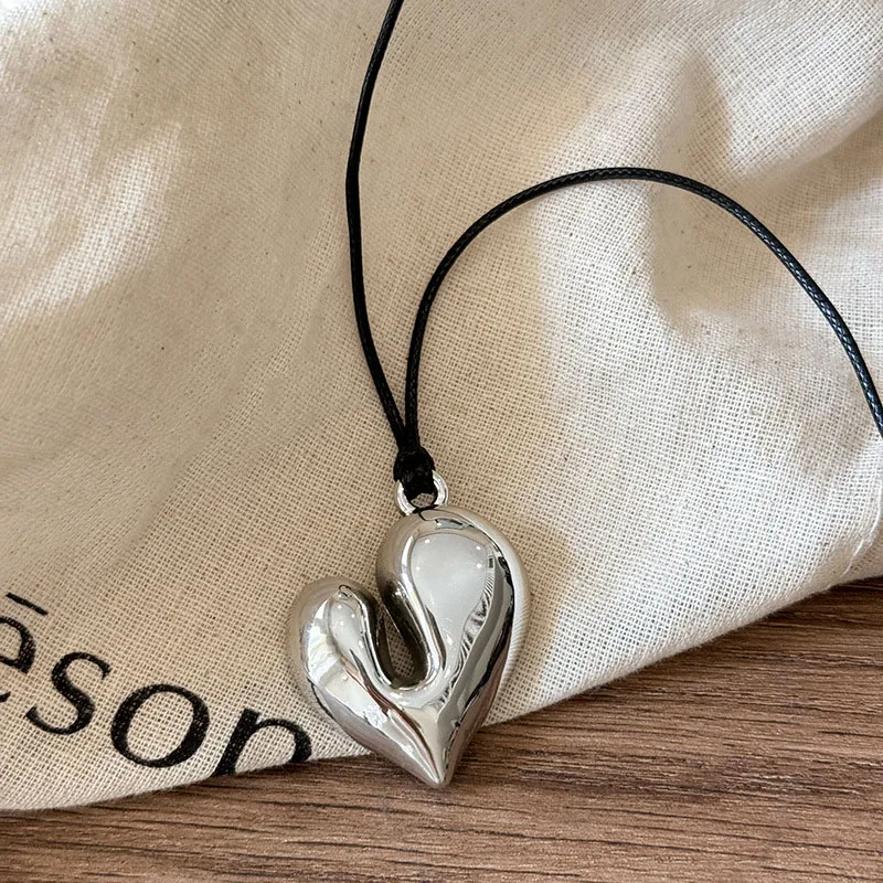 Vintage Red Heart Pendant Necklace For Women Aesthetic Love inspired choker New Fashion Romantic Heart Necklace Jewelry Gifts