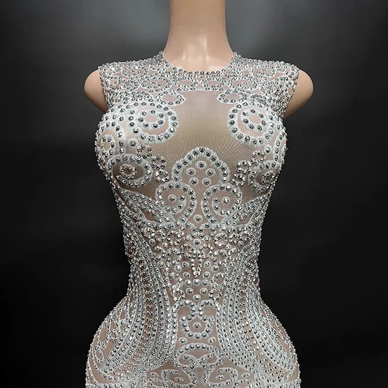 Abito da sera di lusso da donna senza maniche o collo con perline piume alla caviglia lungo abiti da sposa di compleanno per celebrità in un unico pezzo