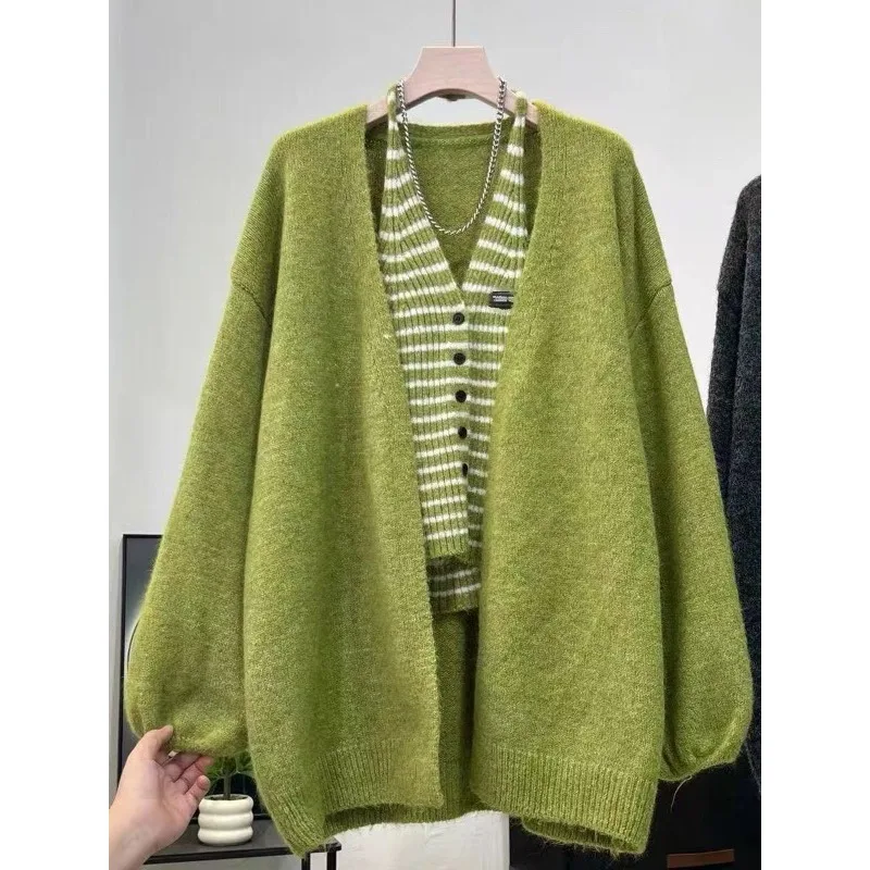 A Stylish and Laid-back Korean-style Knitted Suit, Cardigan Sweater, Halter Top, Two-piece Set, New Autumn Fashion and Versatile