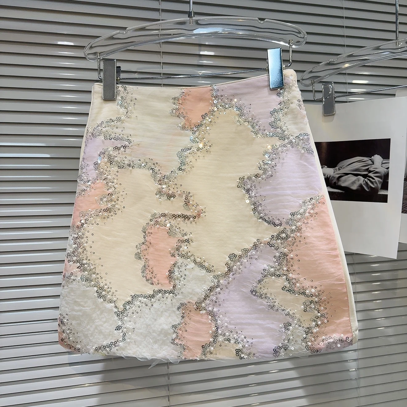 2025 Summer New Temperament Socialite Pearl Bead Sequins Contrasting Short Skirt High Waist Slim A Word Mini Skirt for Women