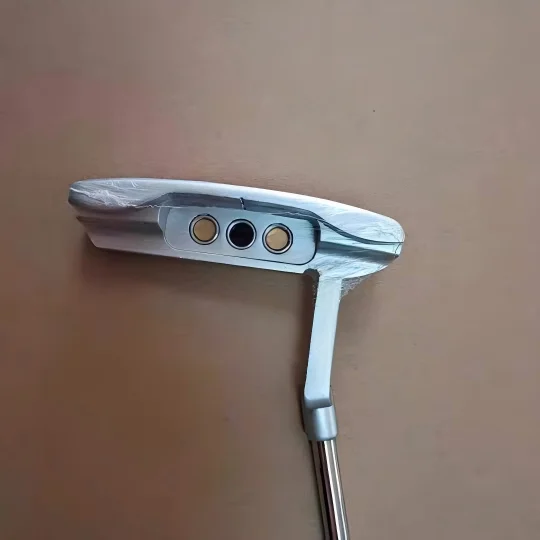 Club de golf, putter droit, Putter à lame pour une sensation et une précision, design fin traditionnel avec Clean Topline, droitier pour hommes.