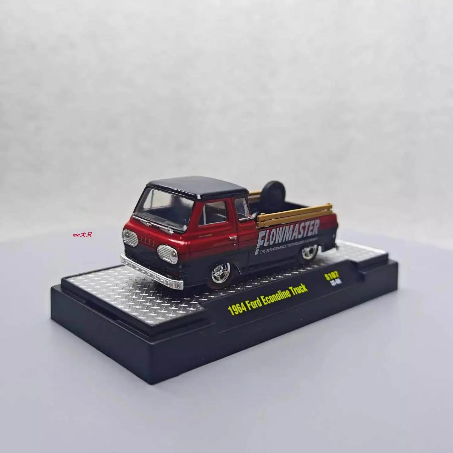 

Модель грузовика M2 1:64 Econoline 1964 года, имитационная модель автомобиля, коллекционная игрушка из сплава, украшение, подарок