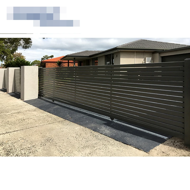 Panneau de clôture en aluminium marron/gris foncé pour jardins avec colonnes en aluminium.