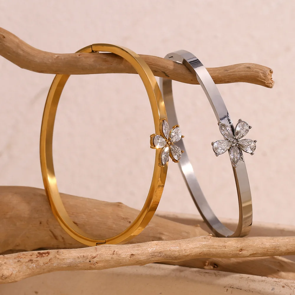 

18K Gold-plated Stainless Steel Rhinestone Flower Bracelet Bangles for Women Elegant Smooth Surface Wedding Accessories