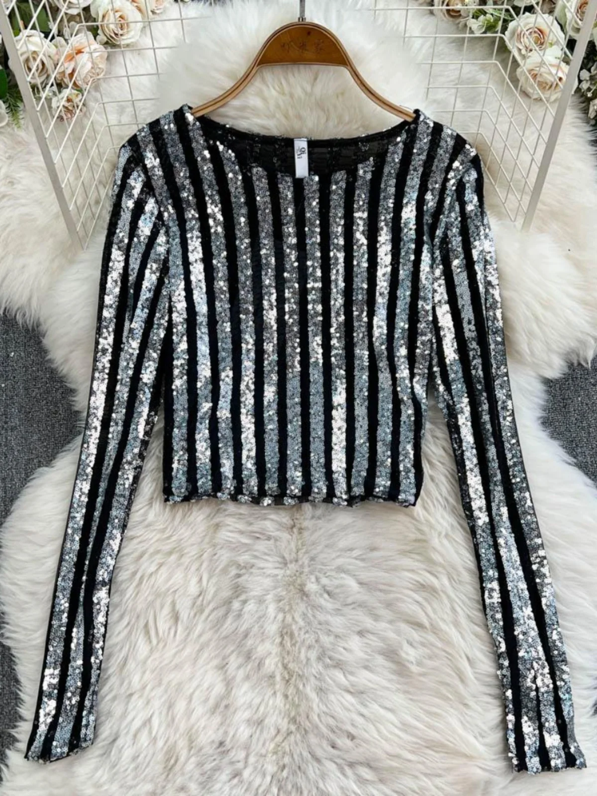 تي شيرت نسائي راقٍ بأكمام طويلة وياقة مستديرة مزين بالترتر والشبك، تصميم كوري جديد للربيع والصيف يمنح مظهراً نحيفاً #4