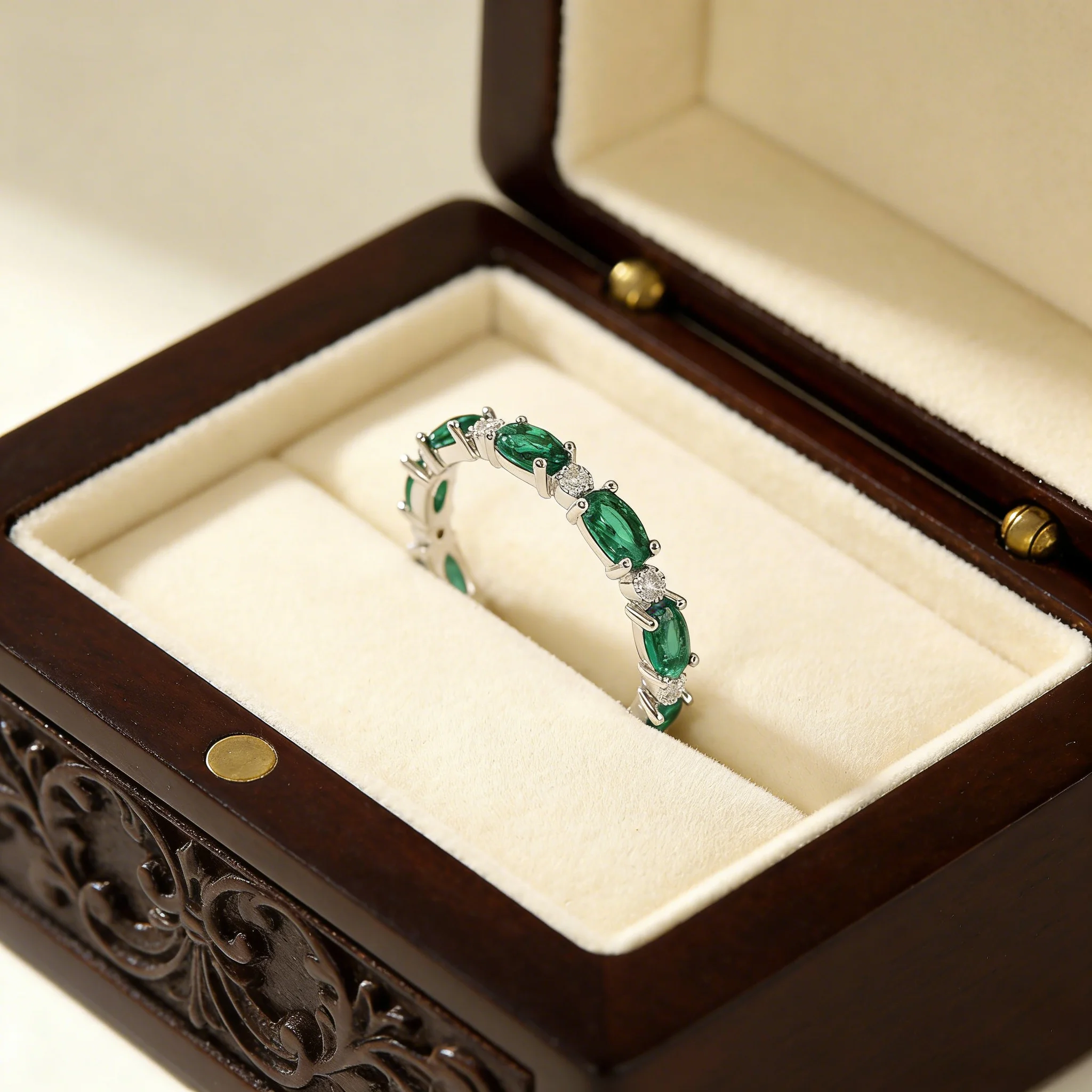 Zierlicher grüner Kristall-Versprechensring mit weißen Zirkonia-Steinen, Vintage-Statement-Schmuck für Frauen, bedeutungsvolle Geschenke zum Hochzeitstag – Detail 9