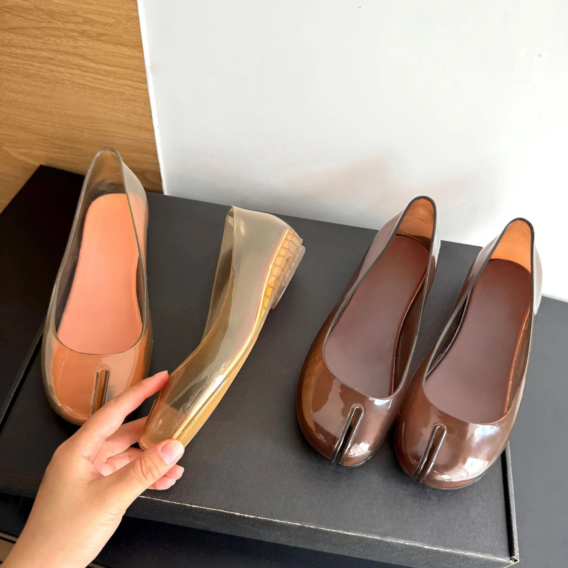 Fashion Women's luxury brand New Semi Slipper with Clip on Feet Split Toe Crystal Shoes Cool Toe Jelly MS flat shoes