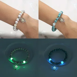 Glanz im dunklen gestreiften Armband für Frauen, hohle Blume, Schildkrötenwäsche Steinberichte, elastische Armreifenkette, helle Schmuck Mode 8 Hauptverkaufsschildkrötenarmband - №1