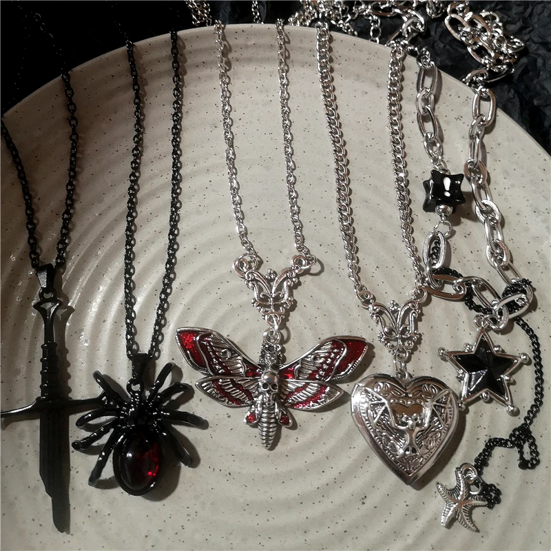 Punk Gothic Fledermaus-Spinnen-Stern-Geometrie Anhänger Halskette für Männer Hip Hop Unisex Grunge Y2K Halloween Charm Hals-Schmuck Accessoire