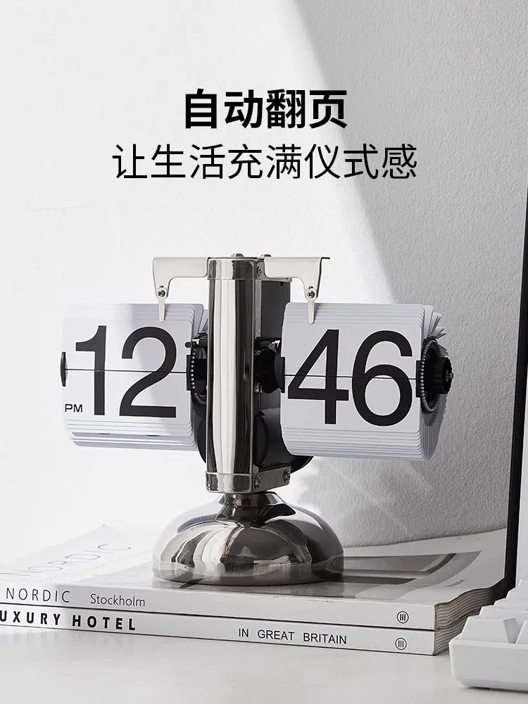 Clock ornament office computer desk e-sports room layout living room entrance soft decoration high-end niche