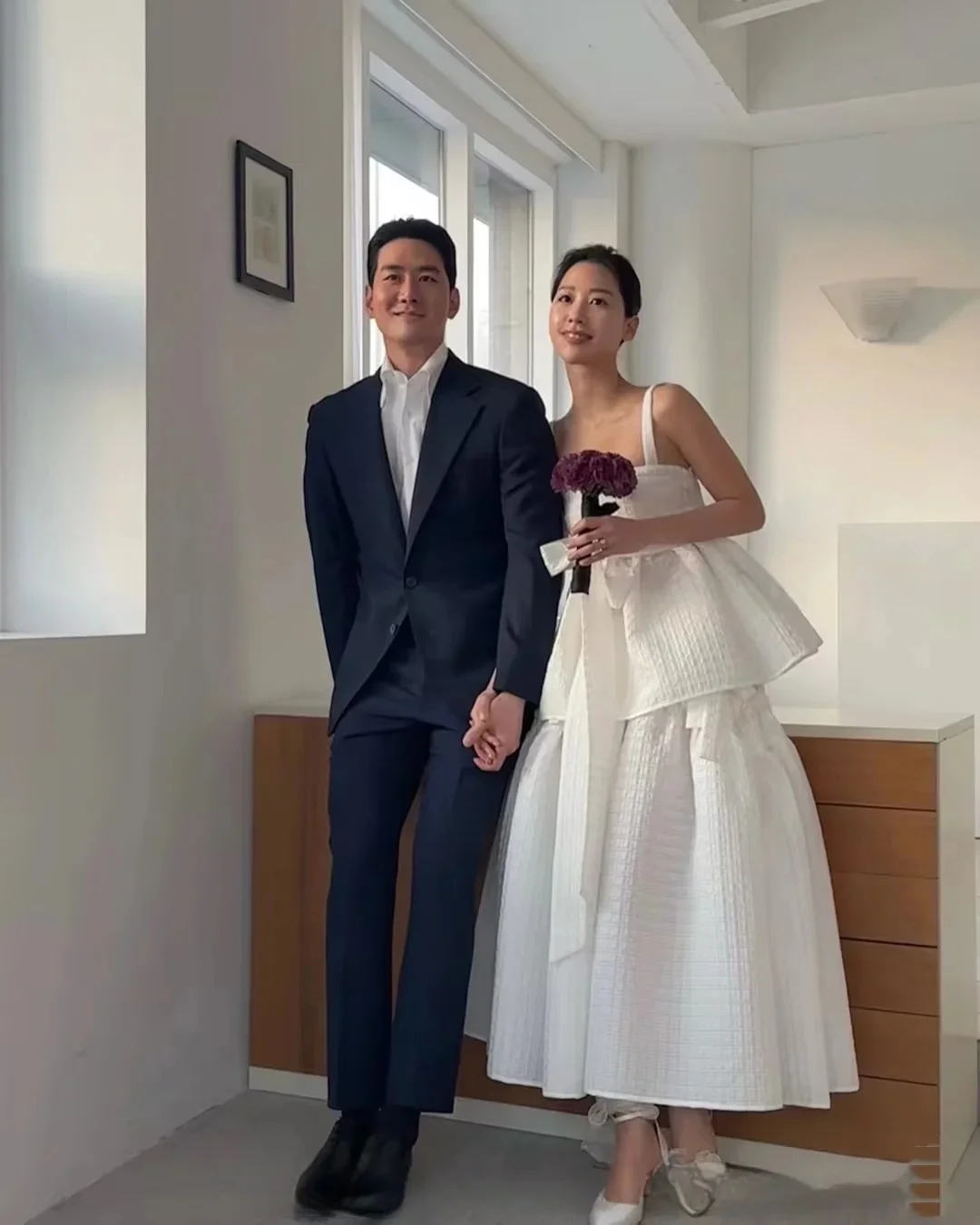 Sondr 새로운 한국어 웨딩 드레스 스퀘어 넥 와플 계층화 된 발목 길이 신부 파티 드레스 맞춤형 웨딩 스냅 드레스