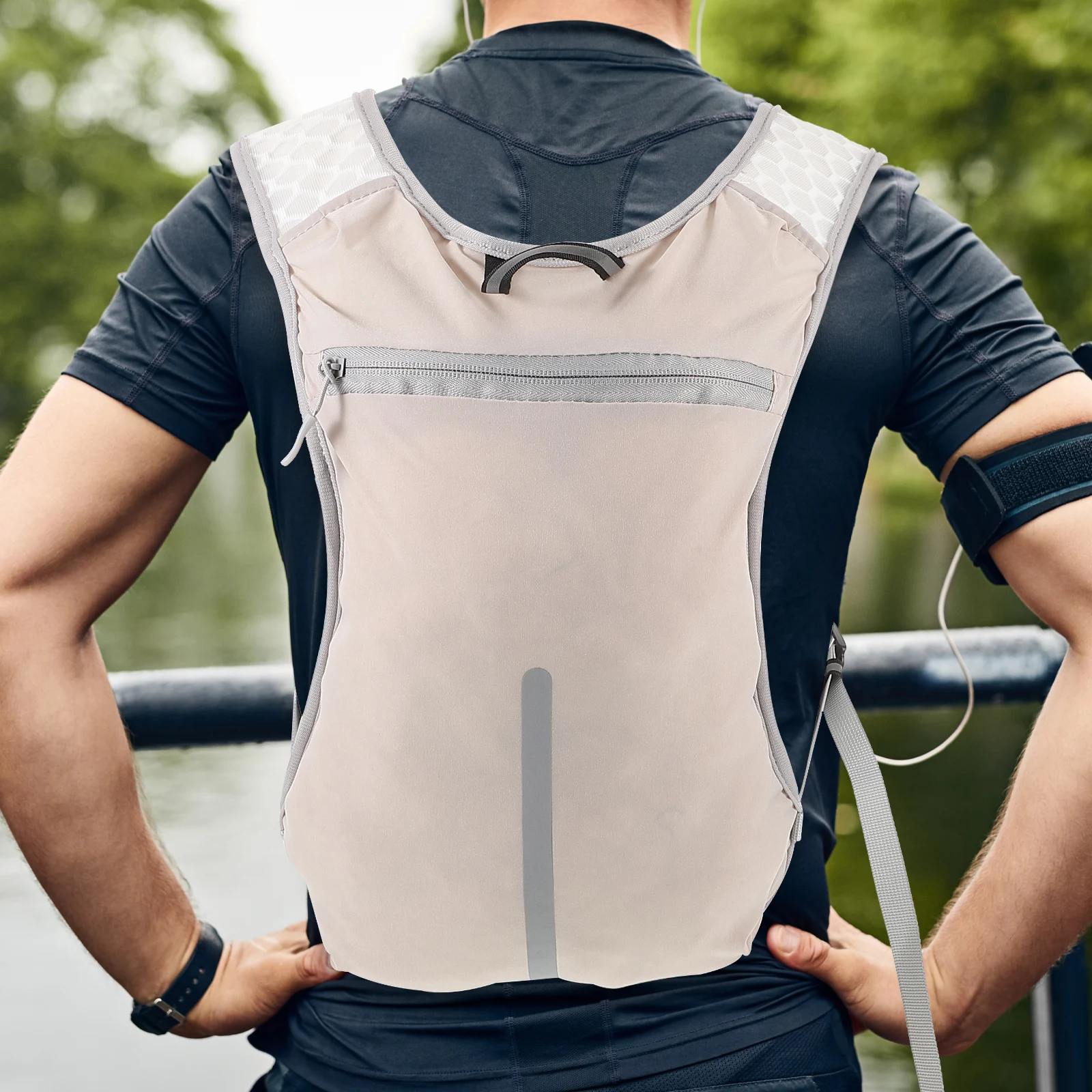 

Running Outdoor Multifunctional Backpack Vest Adjustable Lightweight Breathable Reflective Hiking Cycling Water Bottle Carrier
