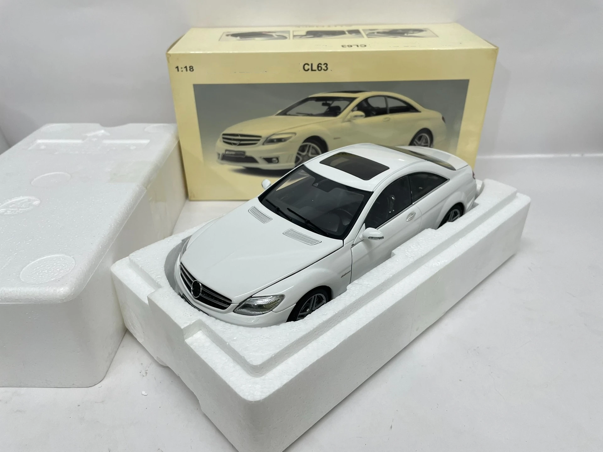 Autoart 1:18 CL63 White Simulation Limited Edition All Open Alloy Metal Static Car Model Toy Gift