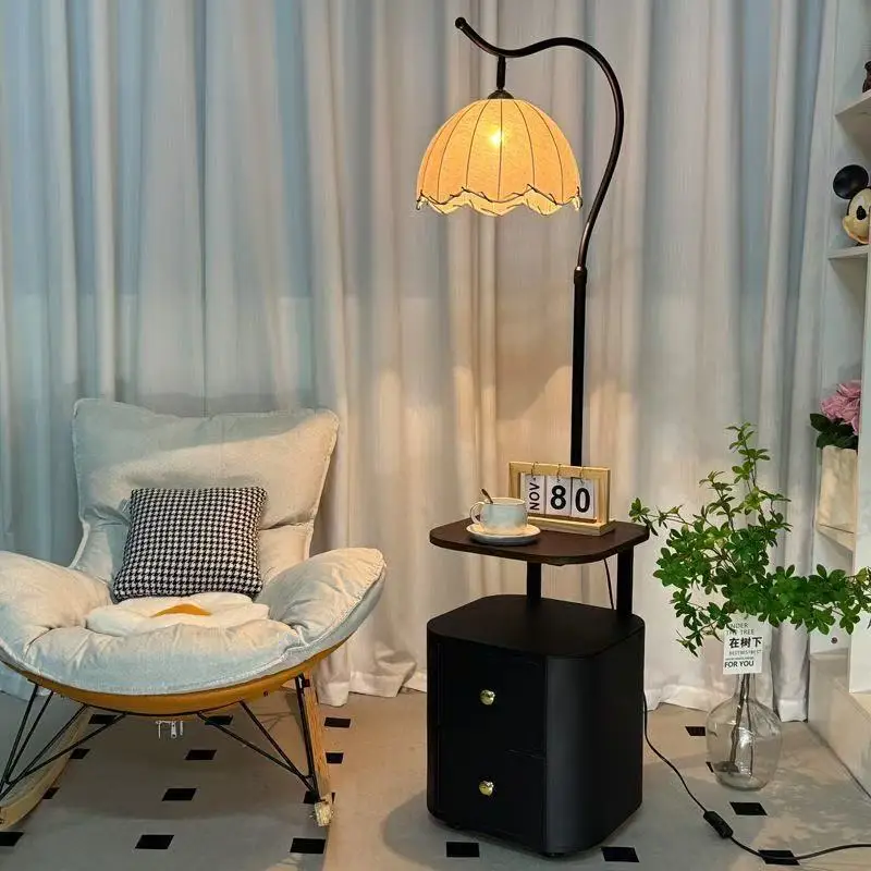 

Antique floor lamp, bedroom high-end feeling, living room next to the sofa next to the atmosphere, a few lamps