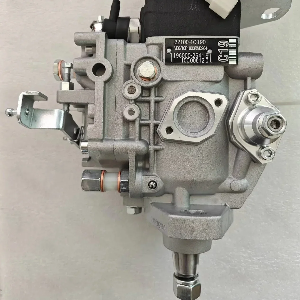 

Fuel ion Pump 22100-1C190,VE6/10F1900RND264,196000-2641 RMB:2250.00