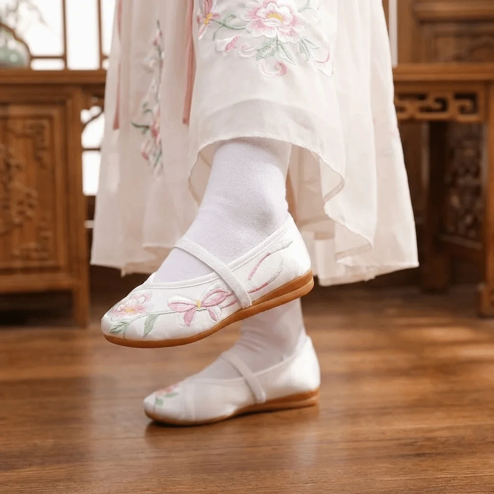

Chinese Style Girls' Dancing Shoes Wear Resistant Non-slip Children Hanfu Flat Shoes Comfortable Professional Ballet Shoes Gift