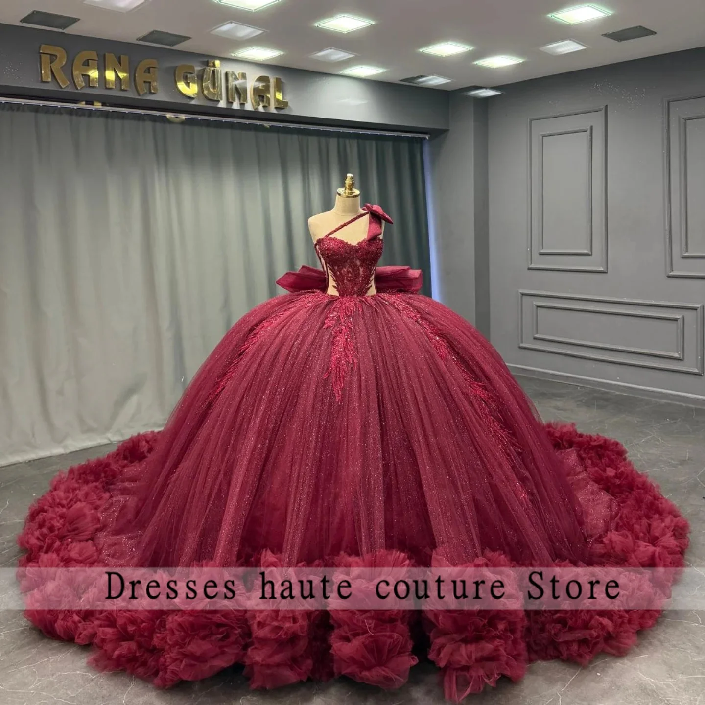 فساتين Quinceanera مزينة بفيونكة حمراء بكتف واحد 2025 ثوب حفلة فيونكة 15 سنة رداء حفلات التخرج المكسيكي حسب الطلب #4