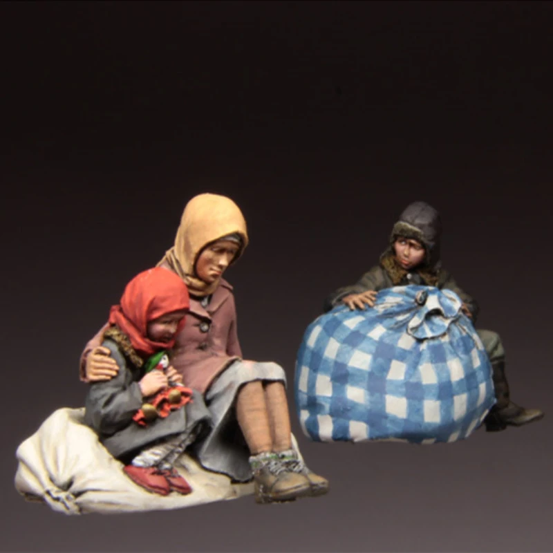 1/35 Scale Resin Figure Model Kit Historical Characters Hobbies Collection Miniature Refugees Children Unassembled & Unpainted