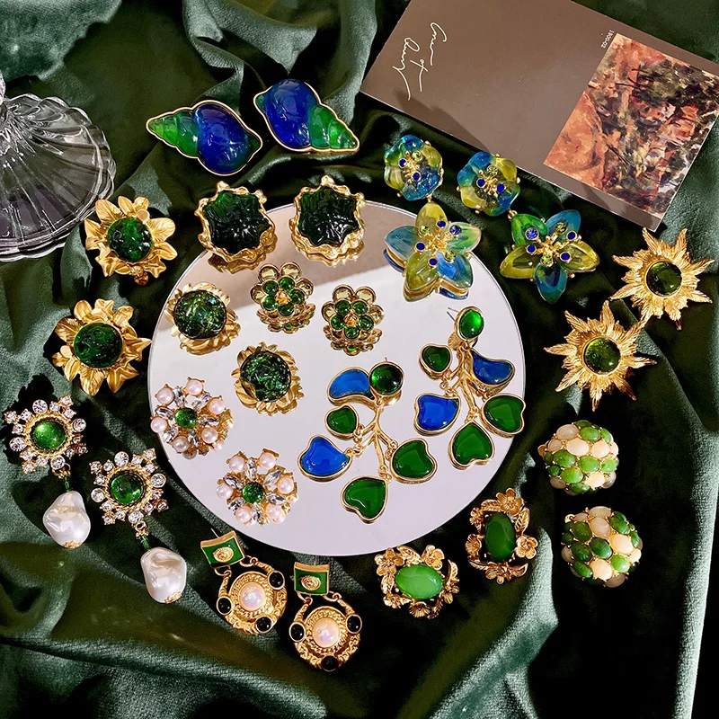 Vintage vintage green stud earrings French medieval court style exaggerated high-end earrings women's earrings