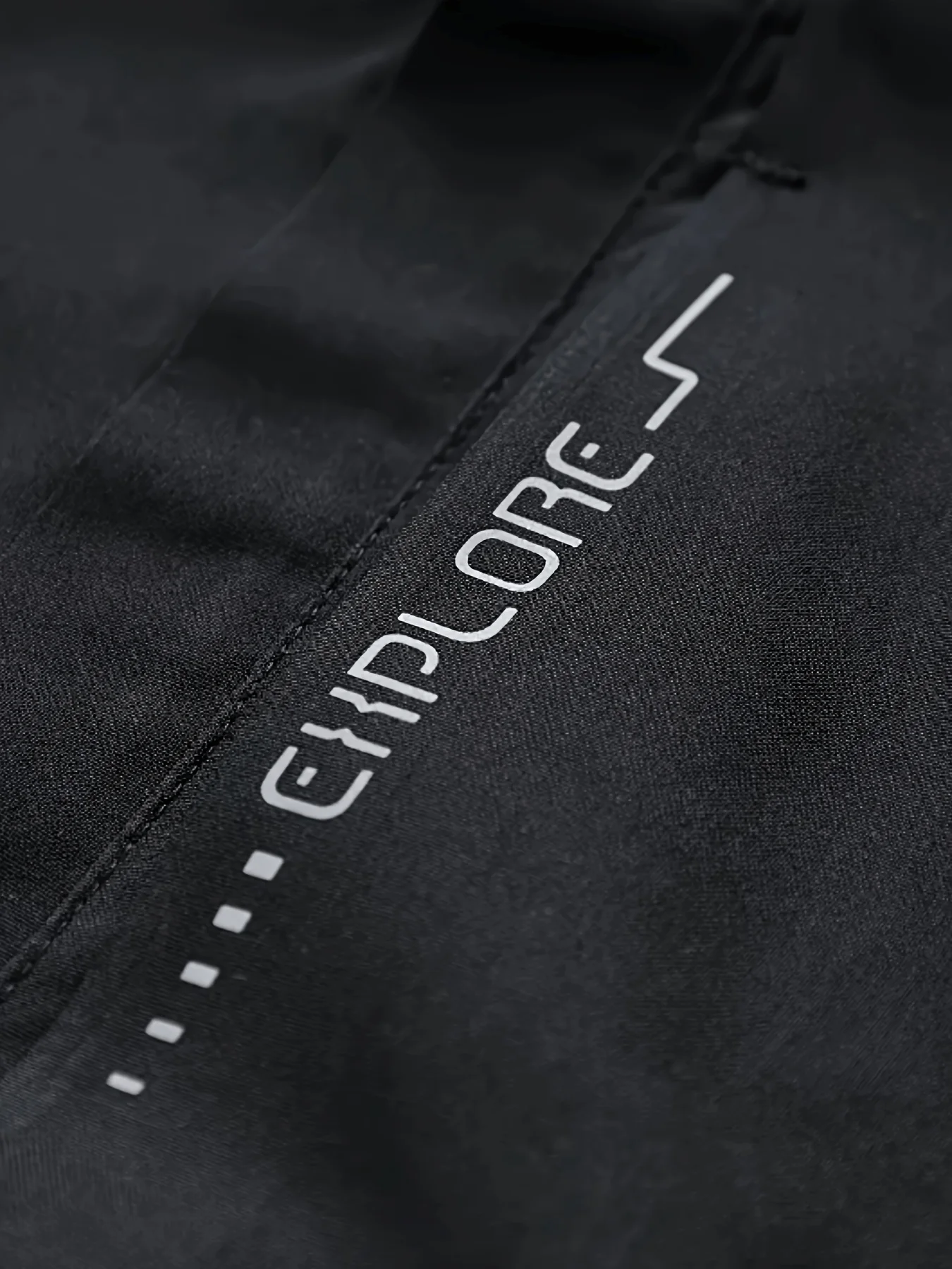 Maßgefertigte, abnehmbare Kapuzenjacke mit Reißverschluss und winddichtem Obermaterial, personalisierbar mit Fotos, Text oder Logo. – Detail 6