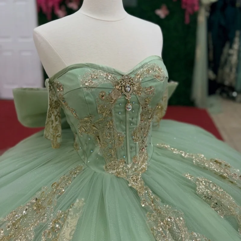 

Mint Green Quinceanera Dresses Off the Shoulder Golden Glitter Decal Lace Long tail Bow Vestido e 15 Quinceanera Customize