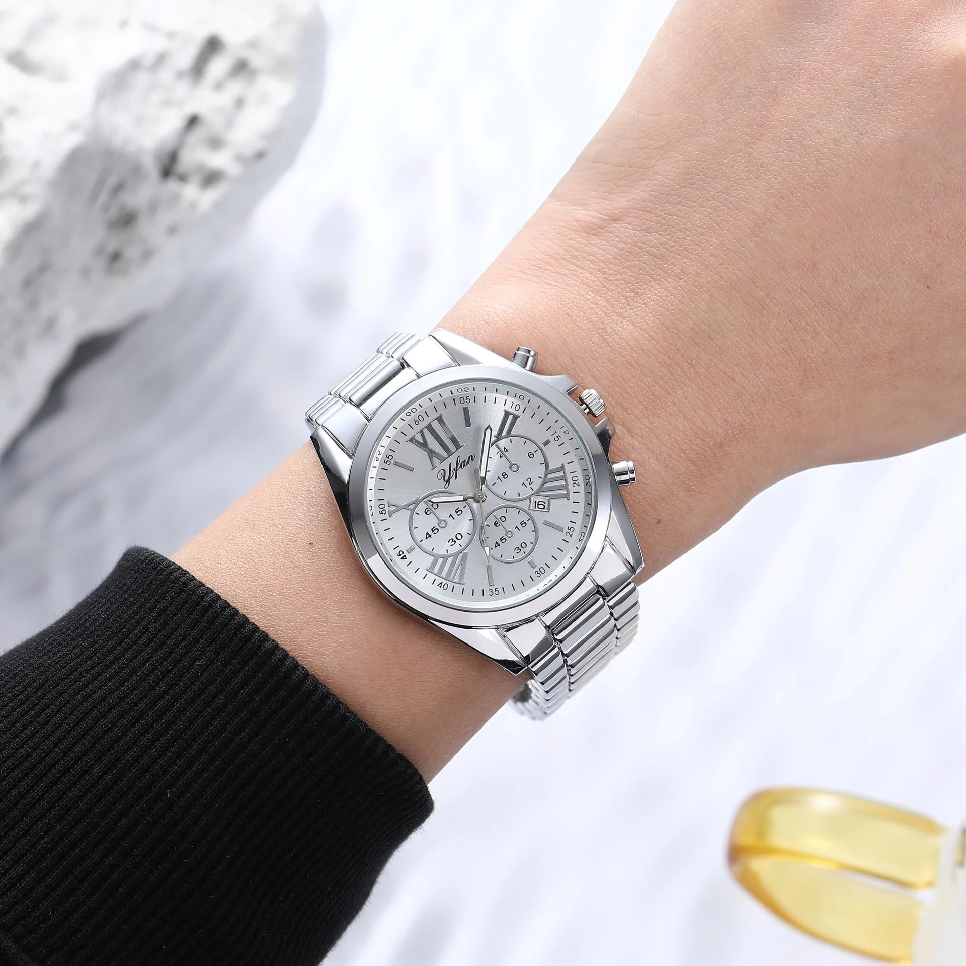 Luxury Brand Women's Watches Couple's Watches Metal Strap Metal Strap Three Eyes Text Roman Quartz Watches Men's Watches Quartz