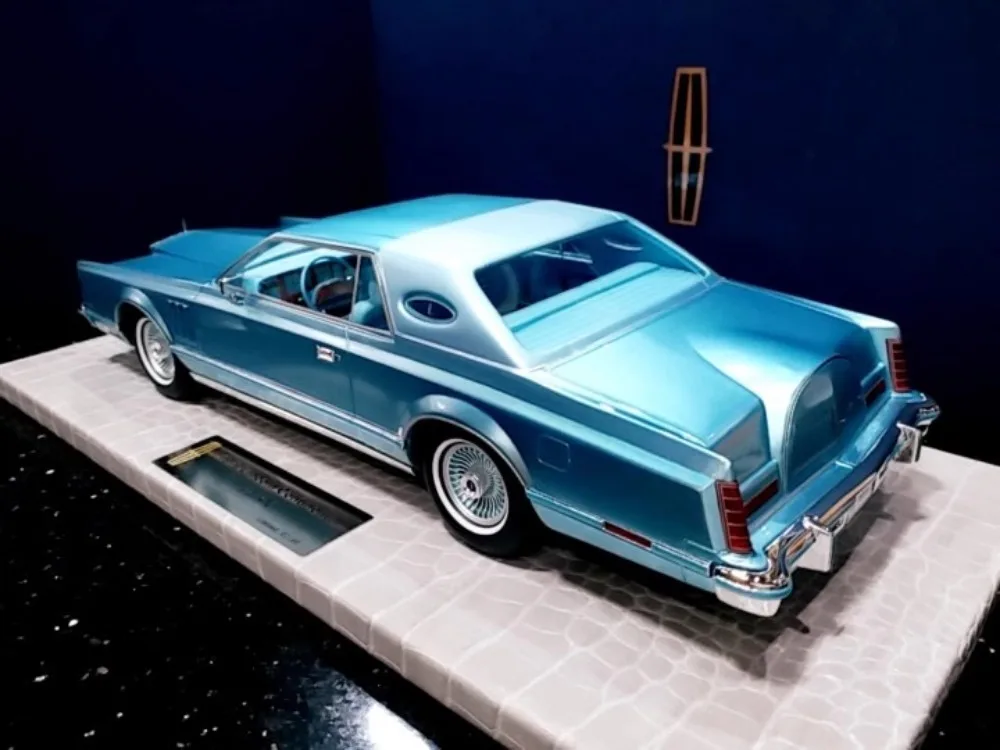 AMC 1/18 Lincoln Continental Diamond Jubilee Edition Car Model Lincoln Continental Mark V Blue Ornaments Collectibles Gifts