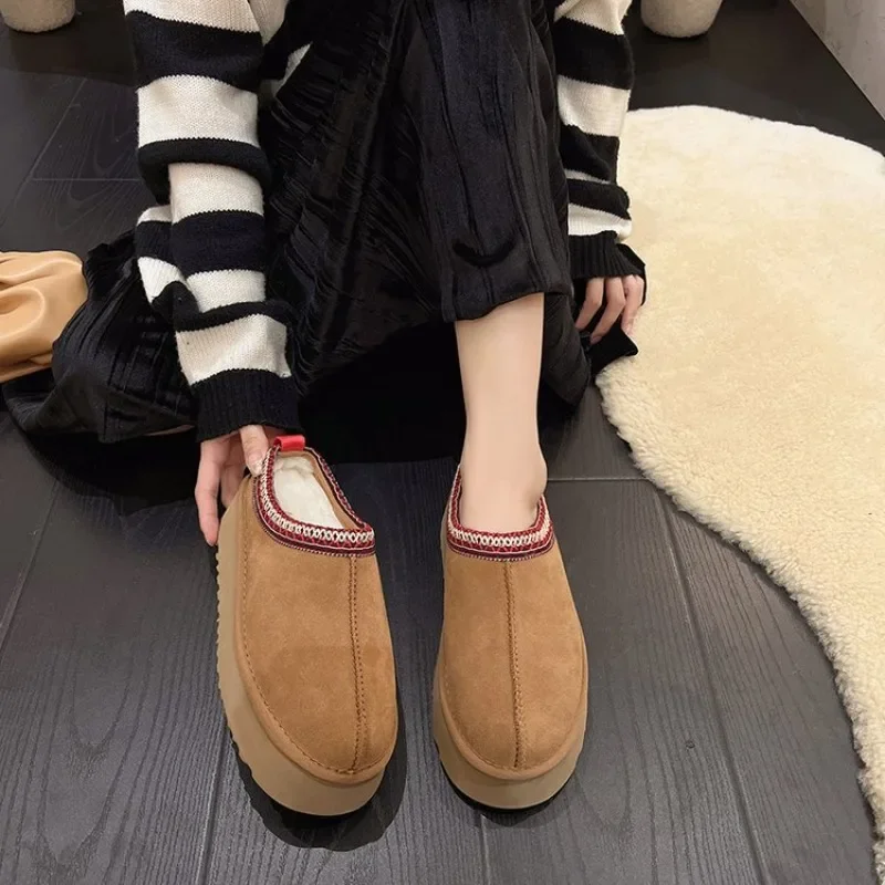 Nowa moda zimowa damska ciepły zamsz śnieżne skórzane buty wkładane mokasyny buty kobieta Lady Bottine Botas buty 2024