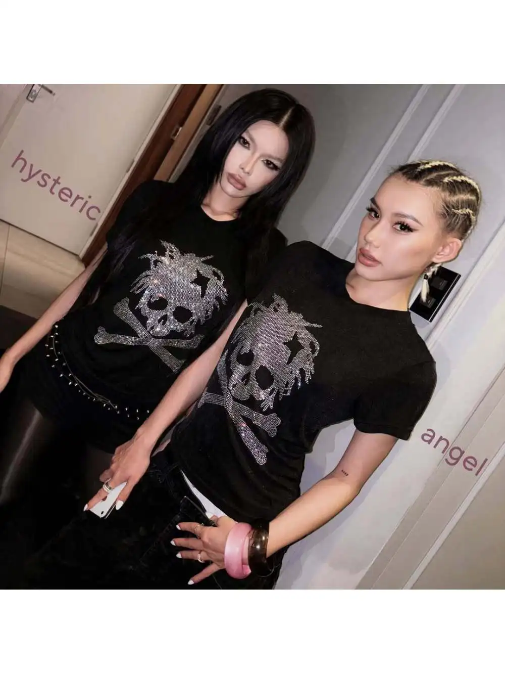 Camiseta com caveira de estamparia escura de nicho pequeno, top de manga curta casual de casal de marca da moda punk escuro Festa da moda