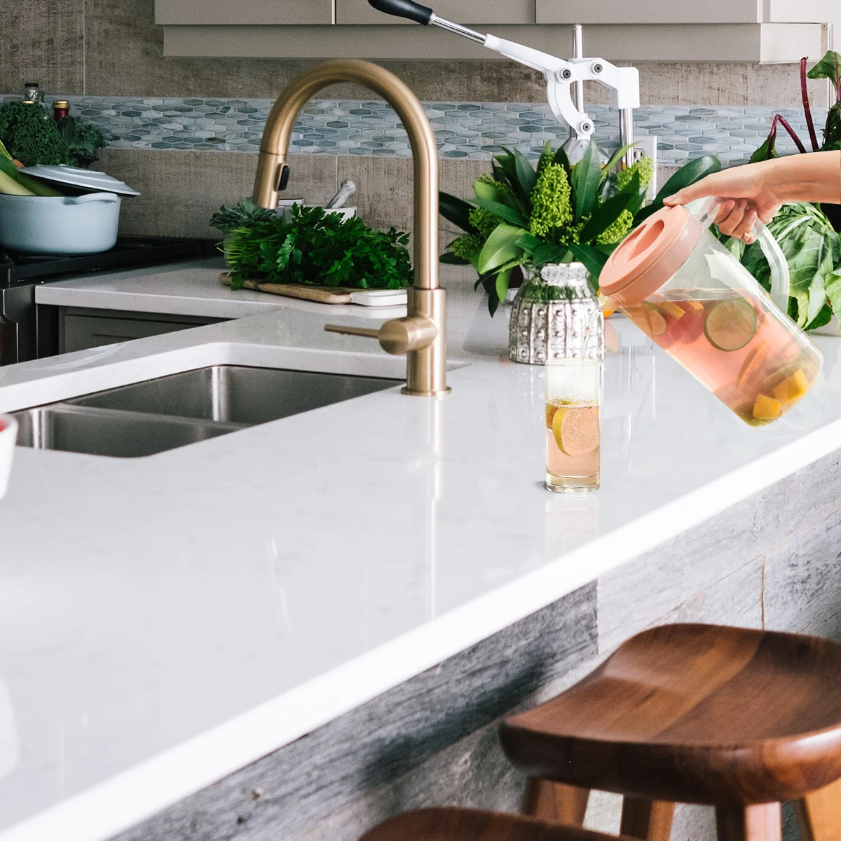 

Large Capacity Cold Water Pitcher Heat Resistant Plastic Beverage Jug for Home Kitchen Juice Pot Tea Coffee Milk