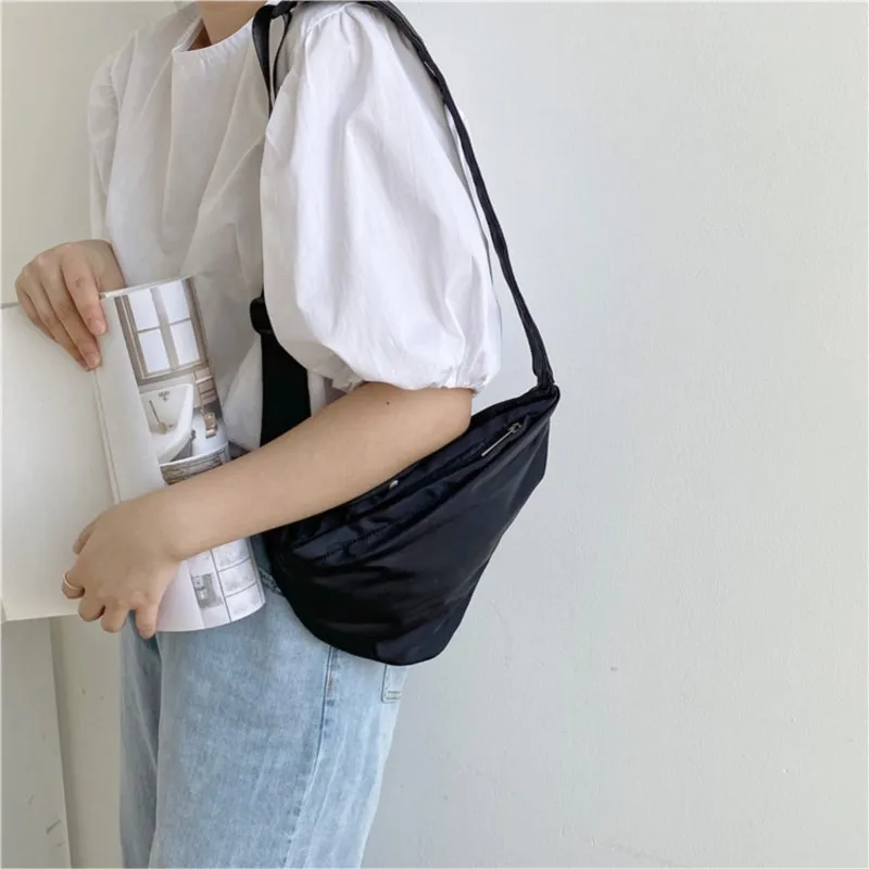 

Casual Chest Bag For Women Korean Large Capacity Shoulder Bags 2025 New Summer Fashion Simple Solid Nylon Crossbody Bags Female