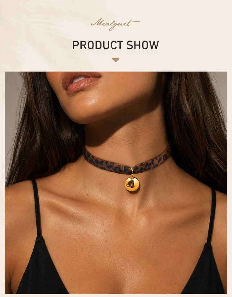 Leopardenmuster-Choker-Halskette, Samtkragen mit goldfarbenem Edelstahl-Anhänger, Y2K-Accessoires für den Trend-Einzelhandel – Detail 1