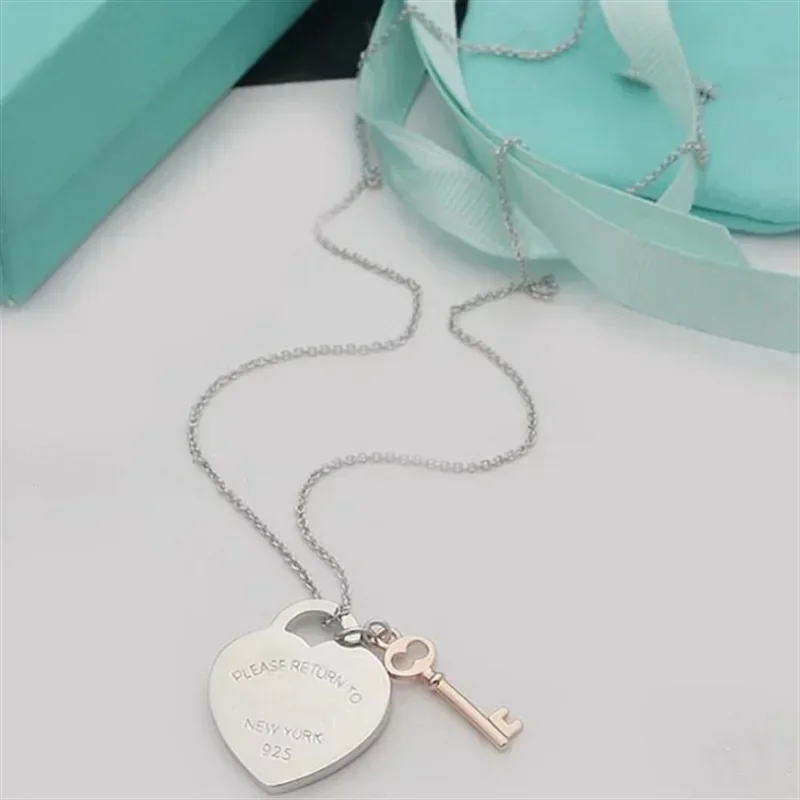 Love Key to Easy Women's Heart Form Easy Bridge Circle Easy and Hot Girl Friendly Valentine and