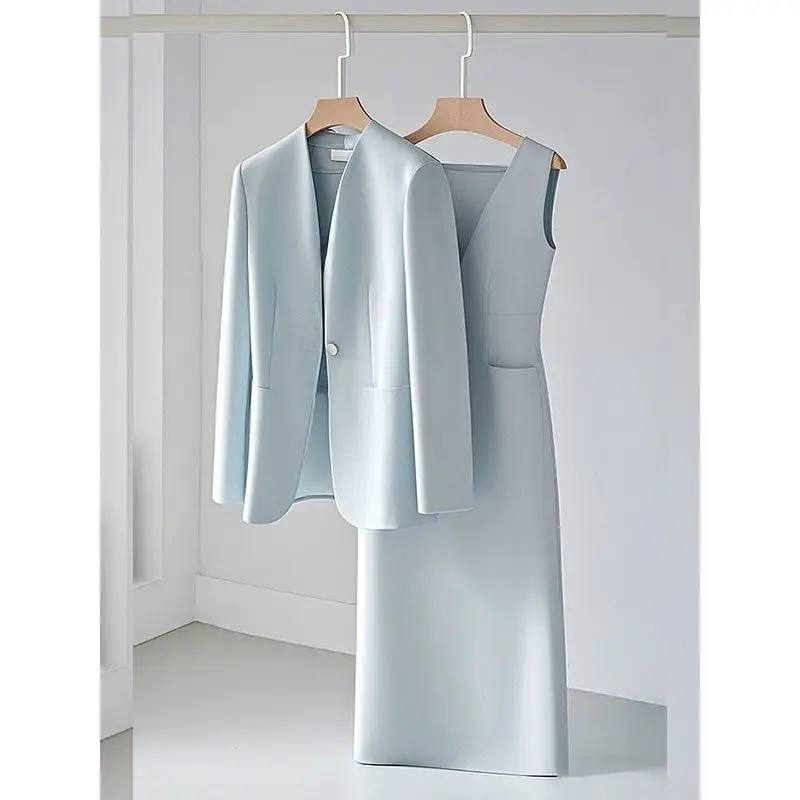 ชุดเซ็ต 2 ชิ้น สไตล์หรูหราสำหรับผู้หญิง คอลเลคชั่นฤดูใบไม้ร่วงใหม่ เสื้อแจ็คเก็ตแขนยาวระดับไฮเอนด์ + เดรสคอวีแขนกุด แฟชั่นชุดทำงานสำหรับสุภาพสตรี