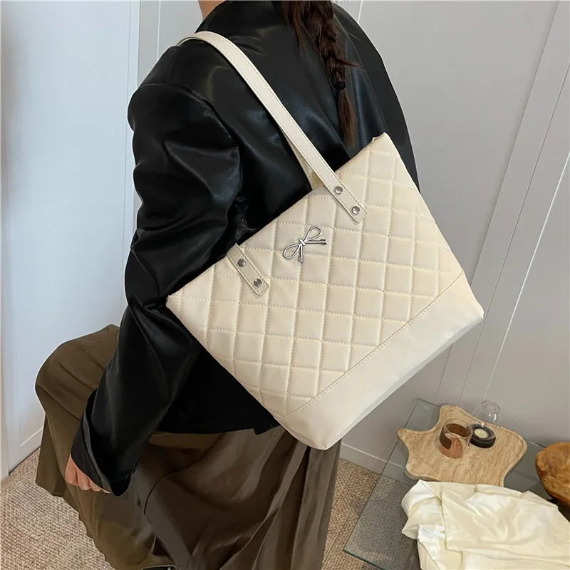 

Шикарная стеганая сумка через плечо для женщин 202, сумка-тоут в стиле бродяги с напуском, модная сумка с внутренним карманом для ежедневного использования и поездок на работу ​