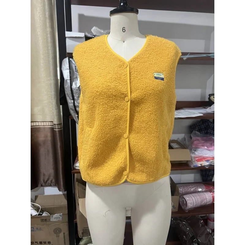 Plyšový krátký top bez rukávů2025Nová evropská a americká módní dámská volná jednořadá vesta - náhled 4