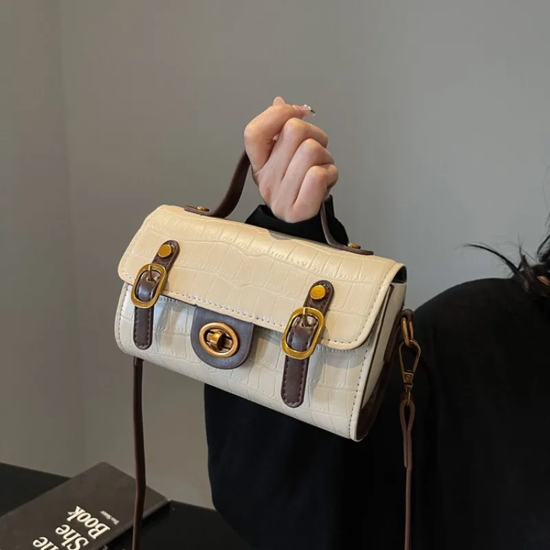 

Стильная сумка-тоут для поездок на работу с дизайном через плечо, идеально подходит для шопинга, может использоваться как вместительная и модная сумка для подгузников.