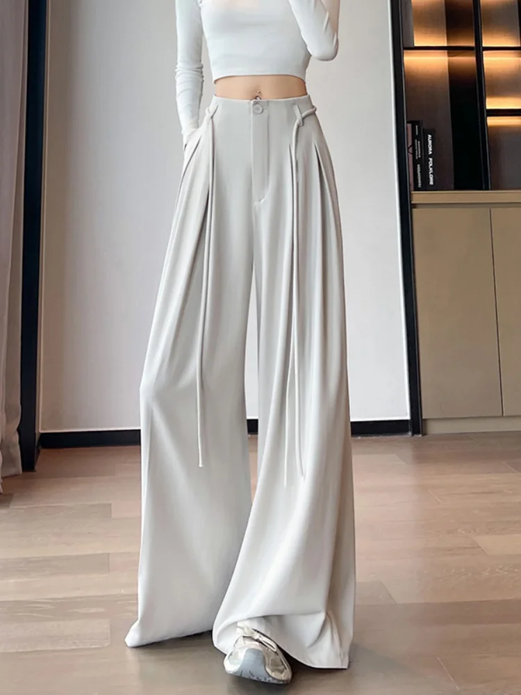 กางเกงสูทพลีทสีขาวสำหรับผู้หญิง ฤดูใบไม้ผลิ ฤดูใบไม้ร่วง 2025 รุ่นใหม่ พร้อมเข็มขัด เอวสูง ทรงหลวม ขากว้าง สไตล์ลำลอง