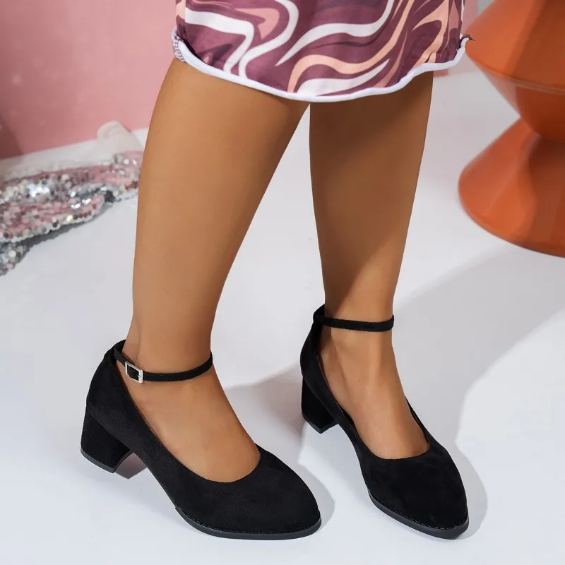 أحذية نسائية بكعب خشن ربيعية جديدة برأس مدبب وفم ضحل من جلد الغزال كلمة واحدة مع كعب عالي مقاوم للانزلاق ومقاوم للاهتراء