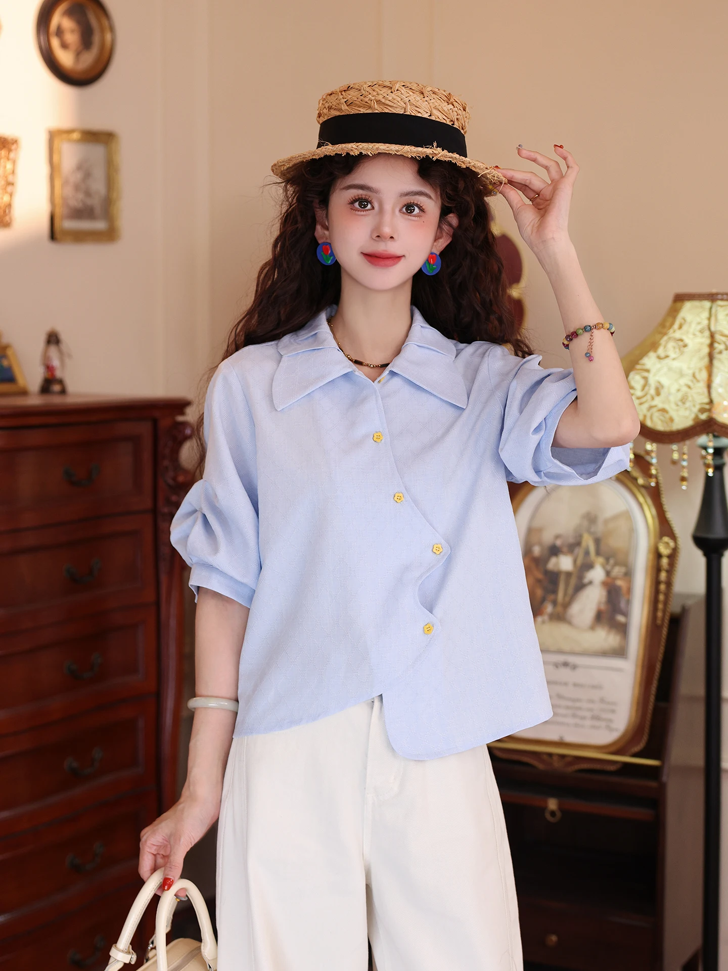 

Женская повседневная рубашка Jie Chen с коротким рукавом: модный топ с необычным дизайном, стандартный крой, полиэстер, весенняя коллекция