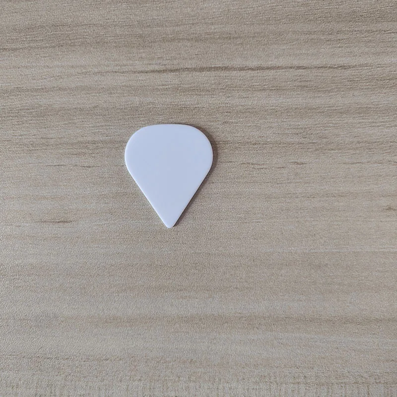 50PCS One Lot Pure White Pointy Shape Delrin Guitar Pick Sharp Corner Derlin Guitarra Pcks Plectrum 1.0mm 1.2mm No LOGO