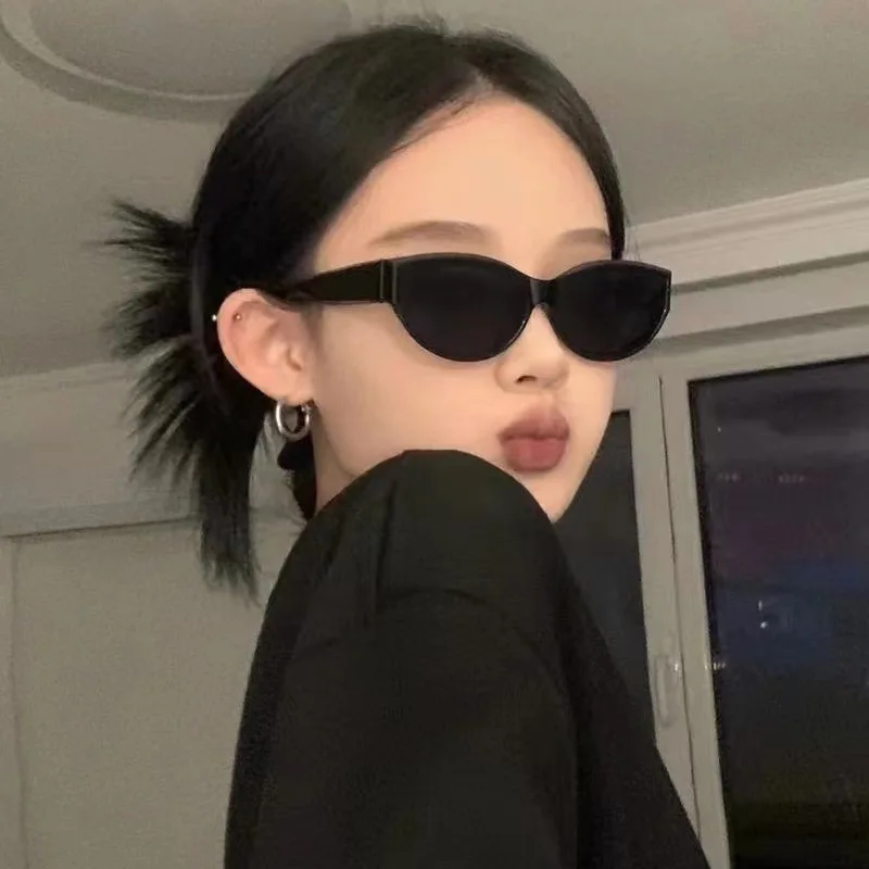 Vintage Women's Small Elliptical Cat Eye Small Frame Sunglasses Black Sunglasses Hip Hop Eyewear UV Resistant Glasses