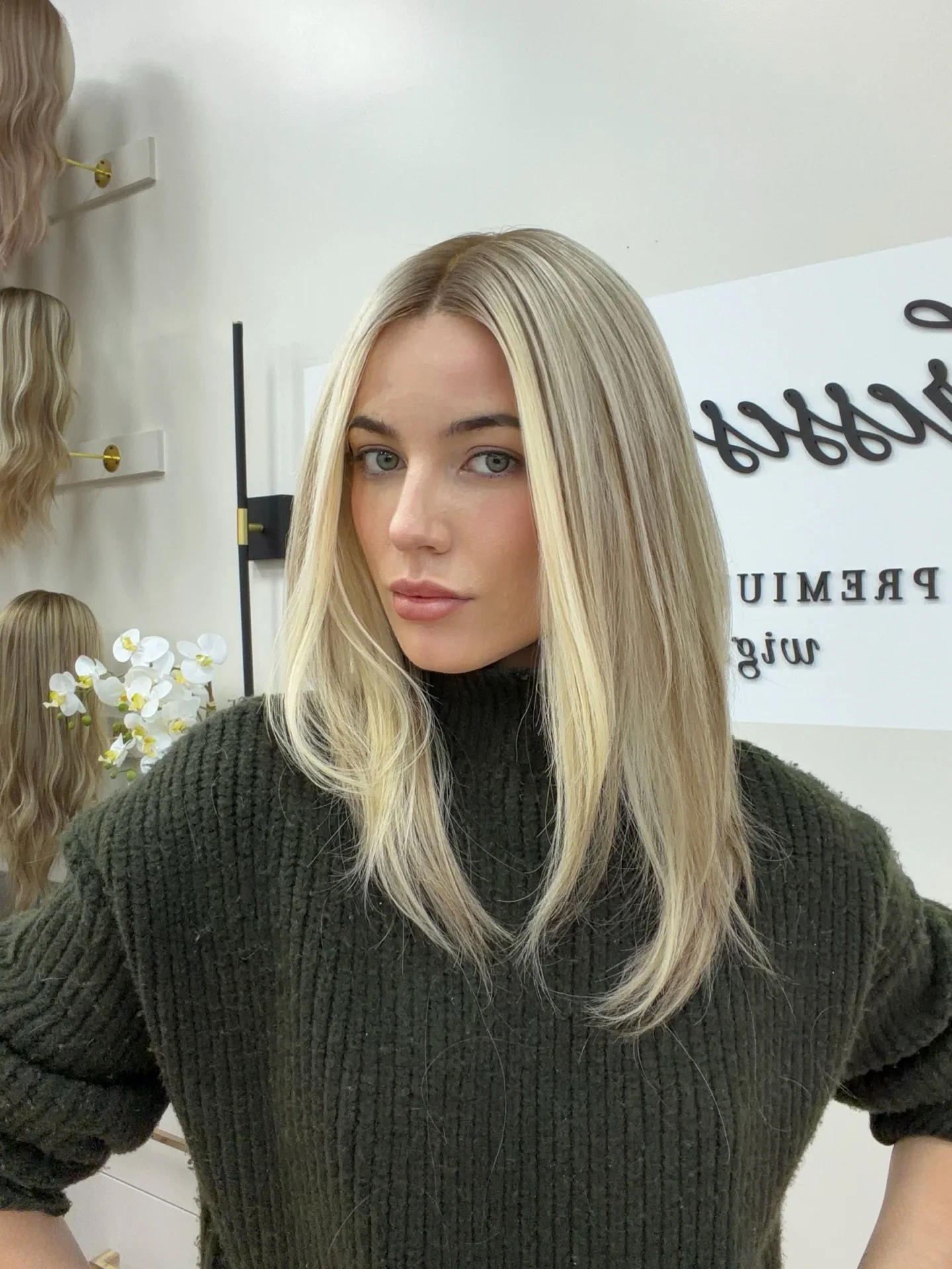 Top Sale 18 Inches Ombre Ash Blonde Natural Full Wigs Layer Balayage Glueless Wigs Synthetic Hair Premium Fibre Ready To Wear
