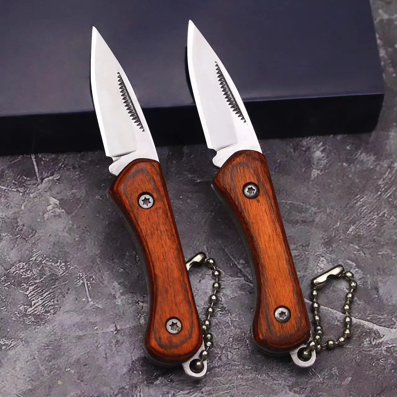 Portable Mini Wooden Handle Knife Outdoor Folding Knife Camping Pocket Knife Key Pendant Sharp Open Delivery Tool Gift